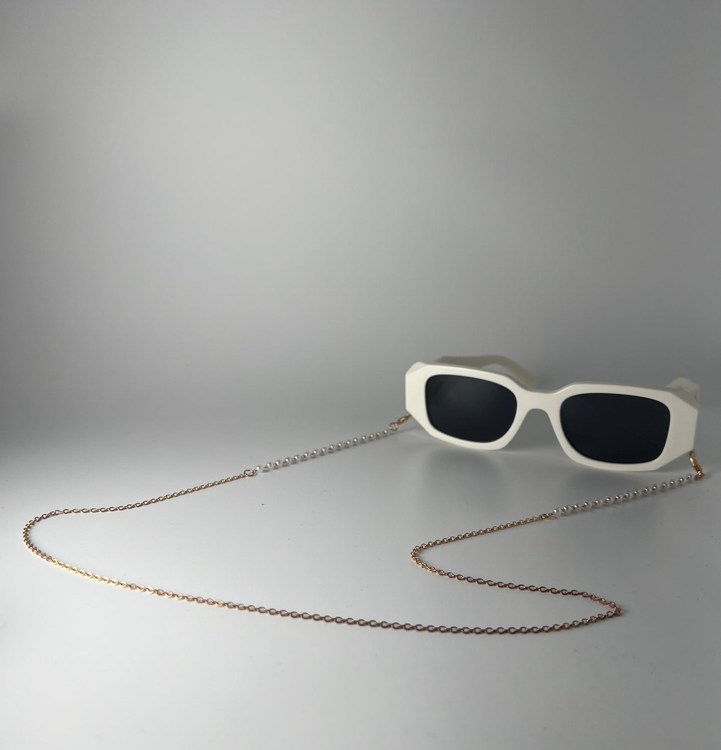 PEARL SUNGLASS CHAIN