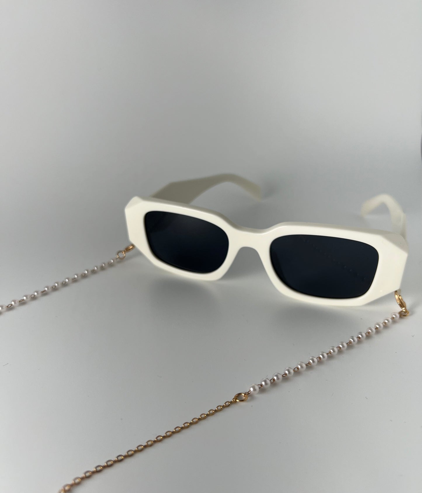 PEARL SUNGLASS CHAIN