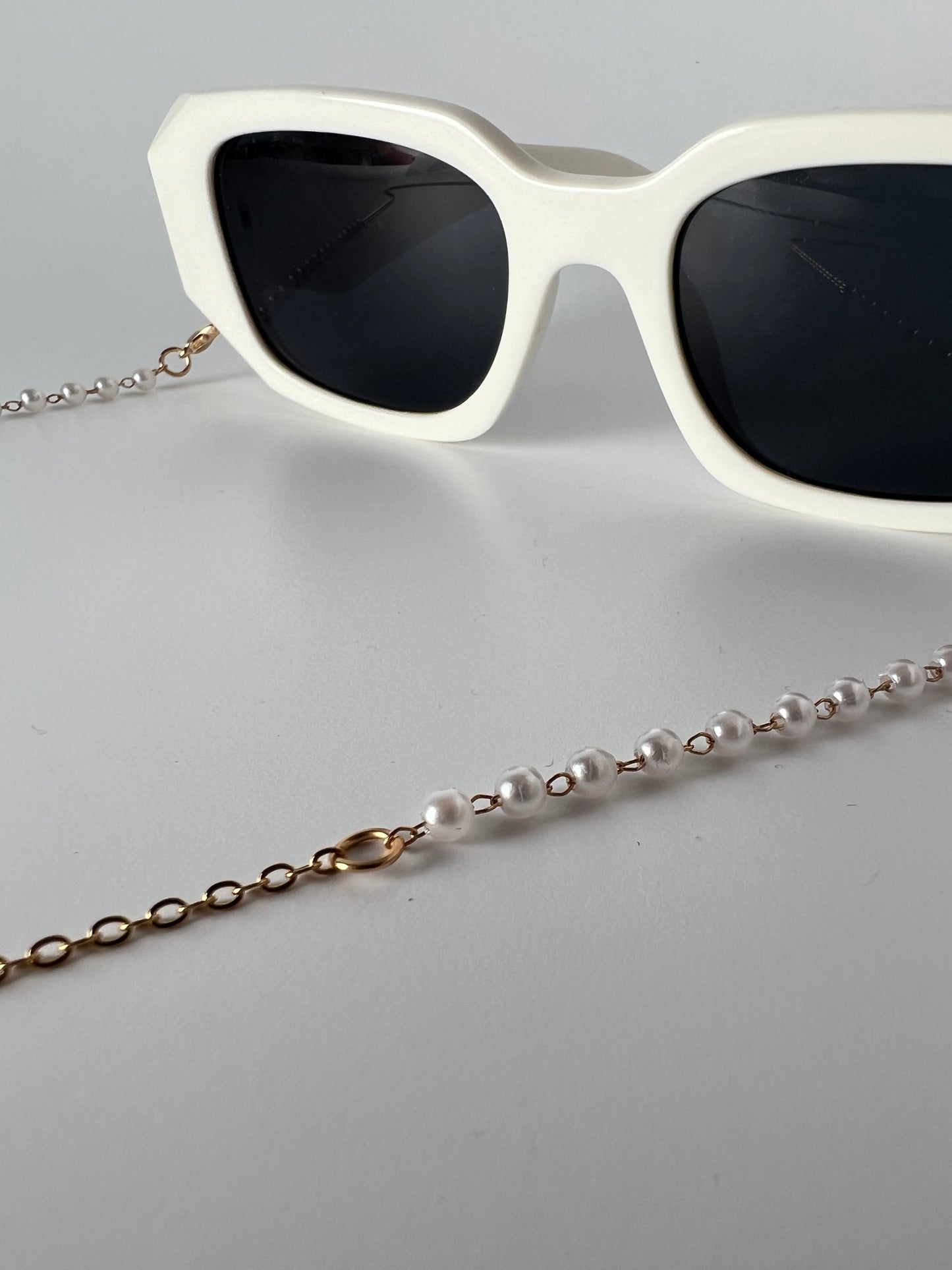 PEARL SUNGLASS CHAIN